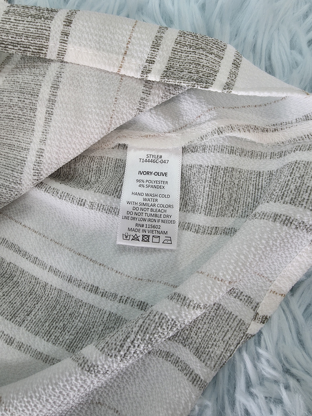Lush Striped Tie-Front V-Neck Flutter‎ Sleeve Top Green Cream Size M - Picture 3 of 9